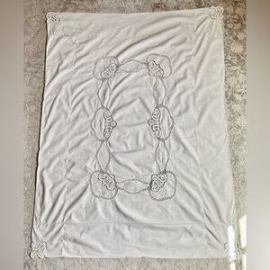 WHITE VINTAGE BATTENBURG LACE RECTANGULAR TABLECLOTH